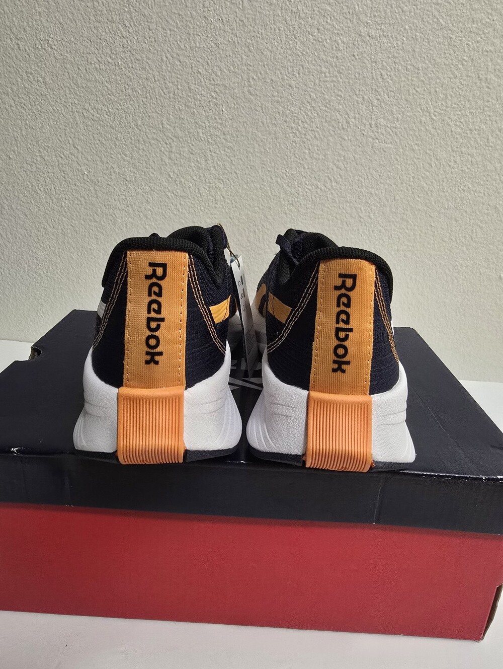 Reebok Energen Tech Plus Women Shoes In Vector Navy Ftwr White Peach - Picture 7 of 12